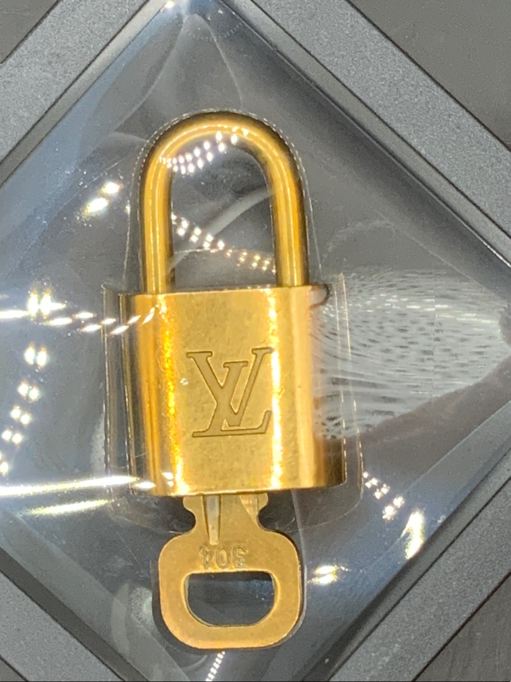 Lv lock and key #304